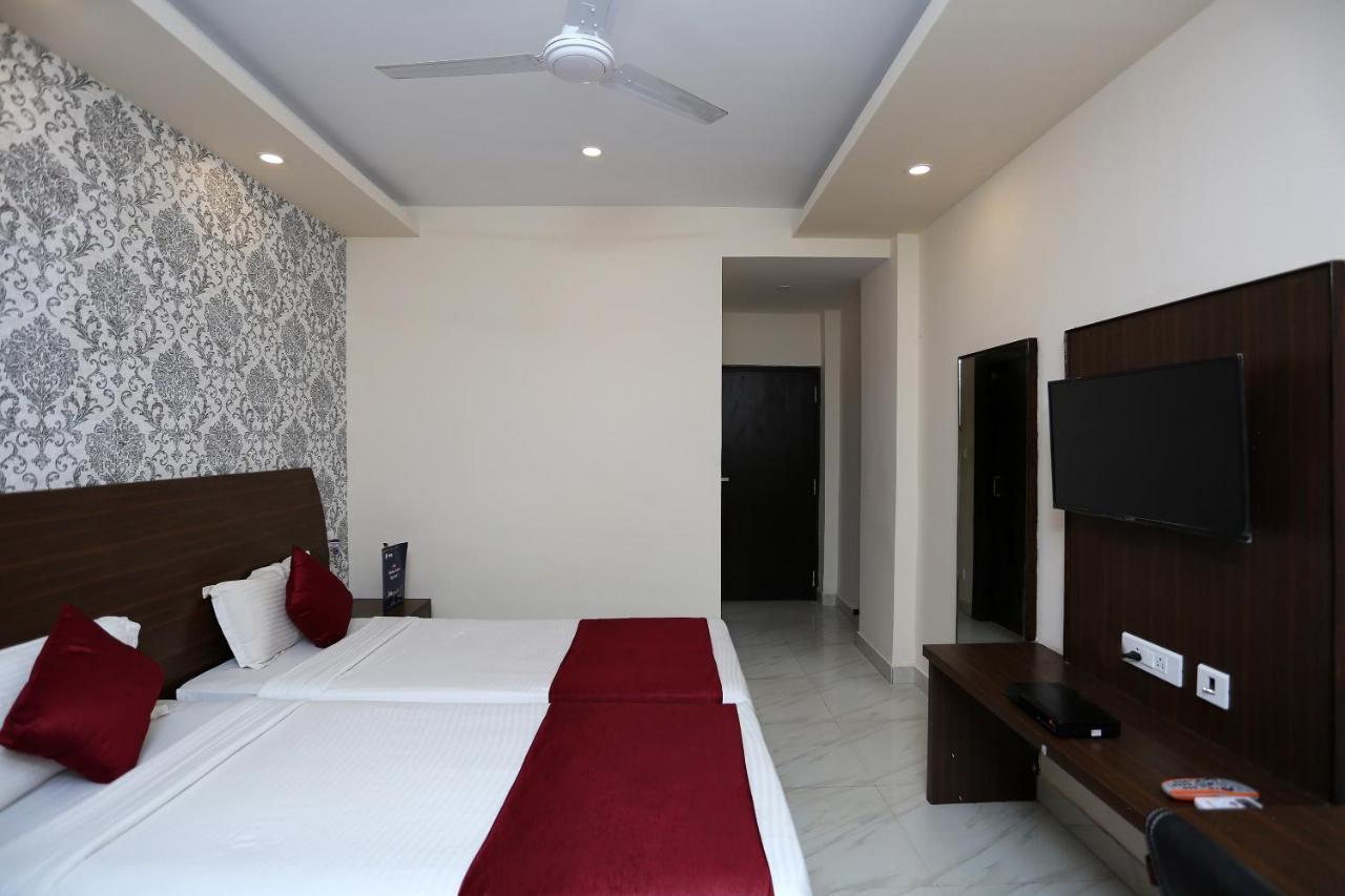 Hotel Railview Μπουμπάνεσβαρ Εξωτερικό φωτογραφία