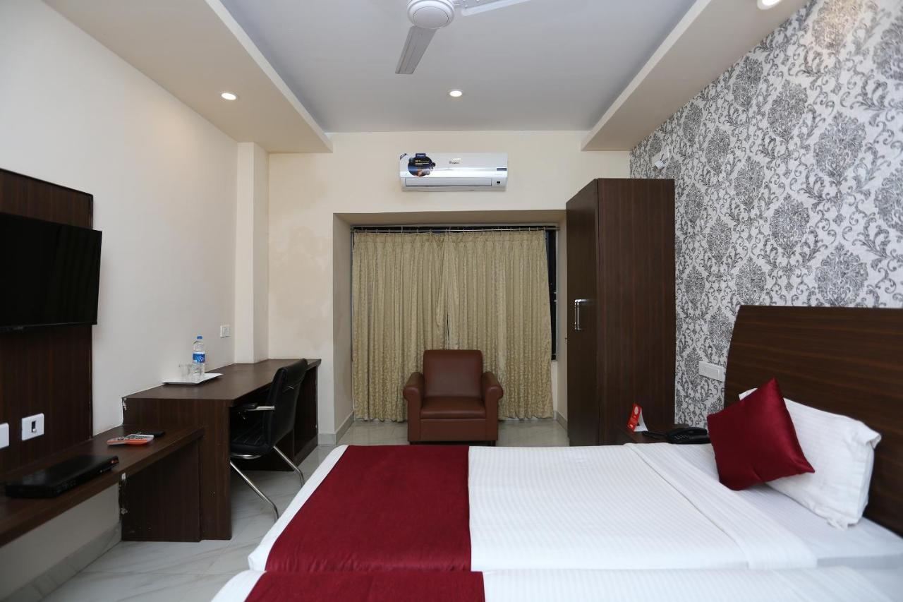 Hotel Railview Μπουμπάνεσβαρ Εξωτερικό φωτογραφία