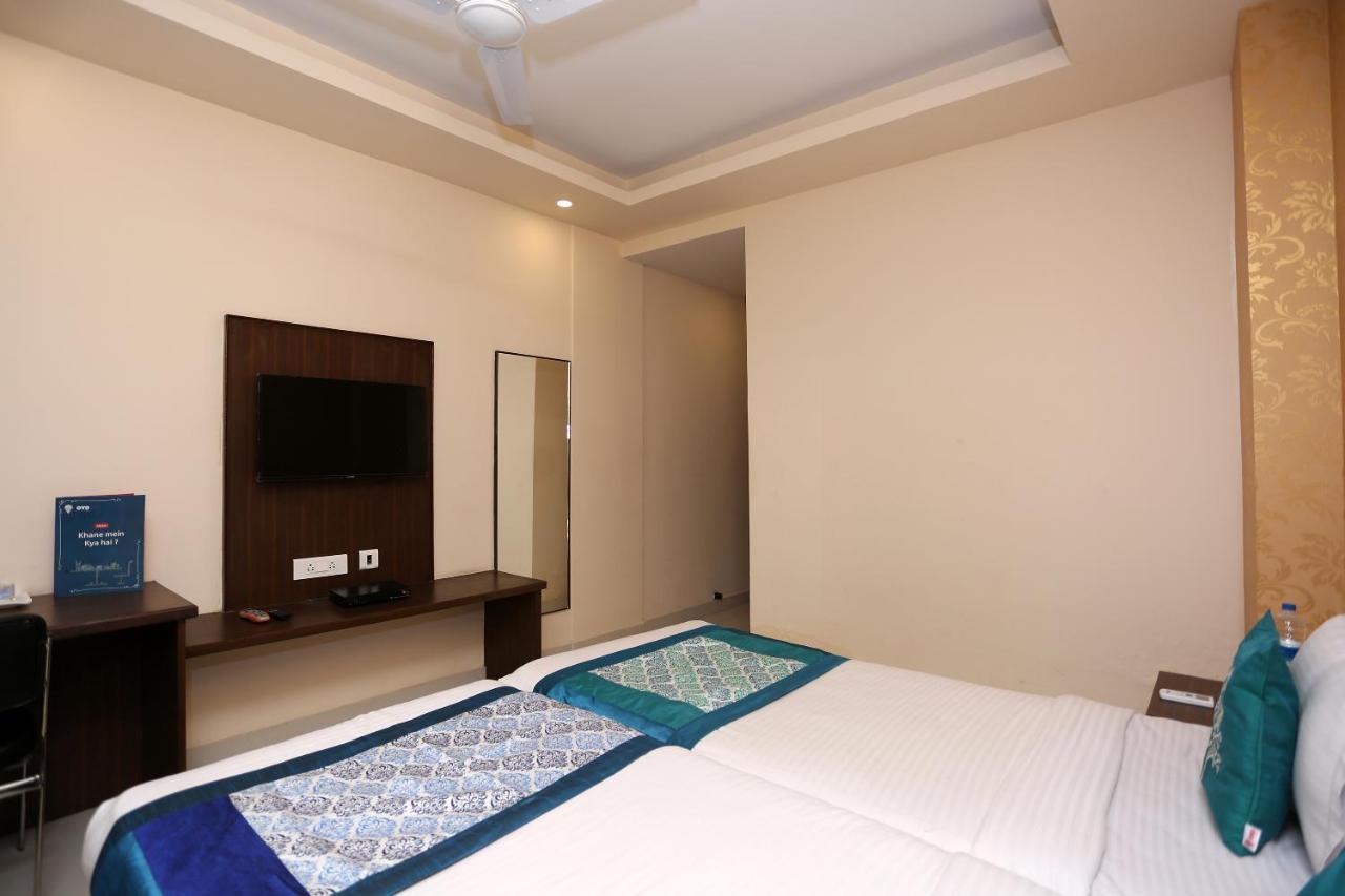 Hotel Railview Μπουμπάνεσβαρ Εξωτερικό φωτογραφία