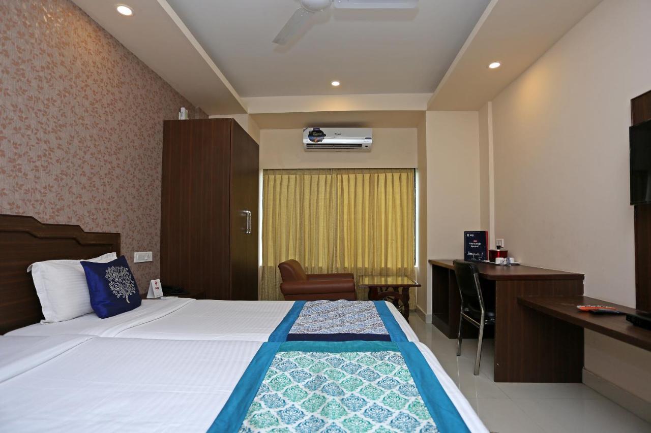 Hotel Railview Μπουμπάνεσβαρ Εξωτερικό φωτογραφία