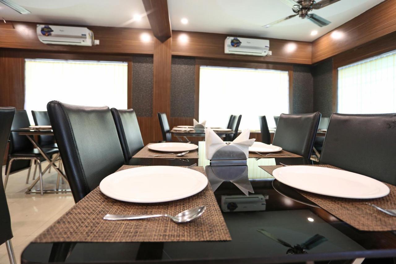 Hotel Railview Μπουμπάνεσβαρ Εξωτερικό φωτογραφία