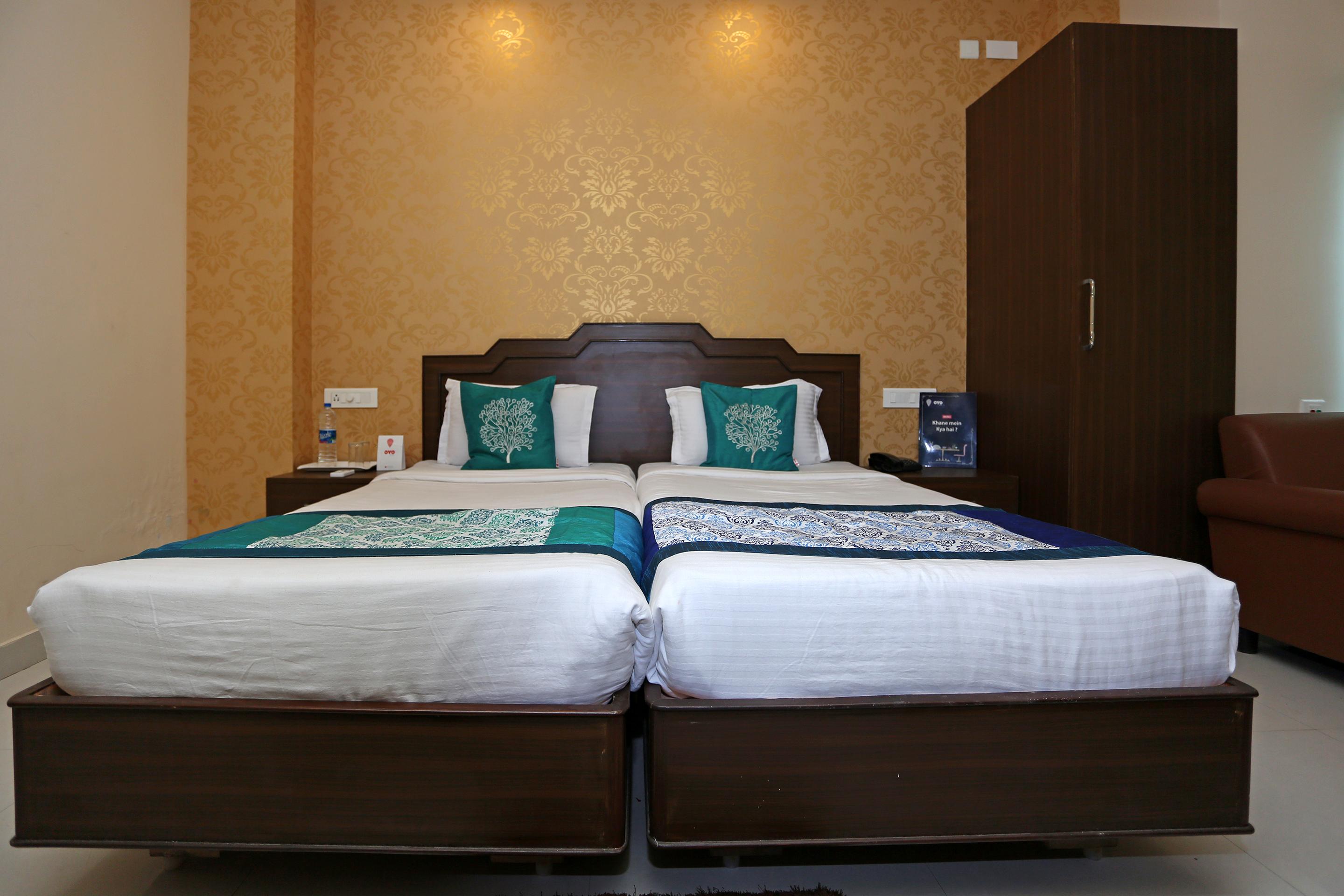 Hotel Railview Μπουμπάνεσβαρ Εξωτερικό φωτογραφία