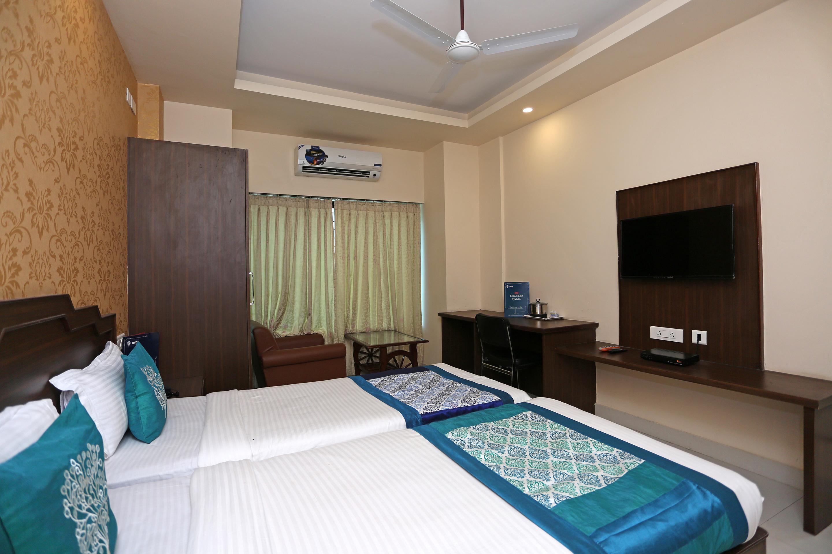 Hotel Railview Μπουμπάνεσβαρ Εξωτερικό φωτογραφία