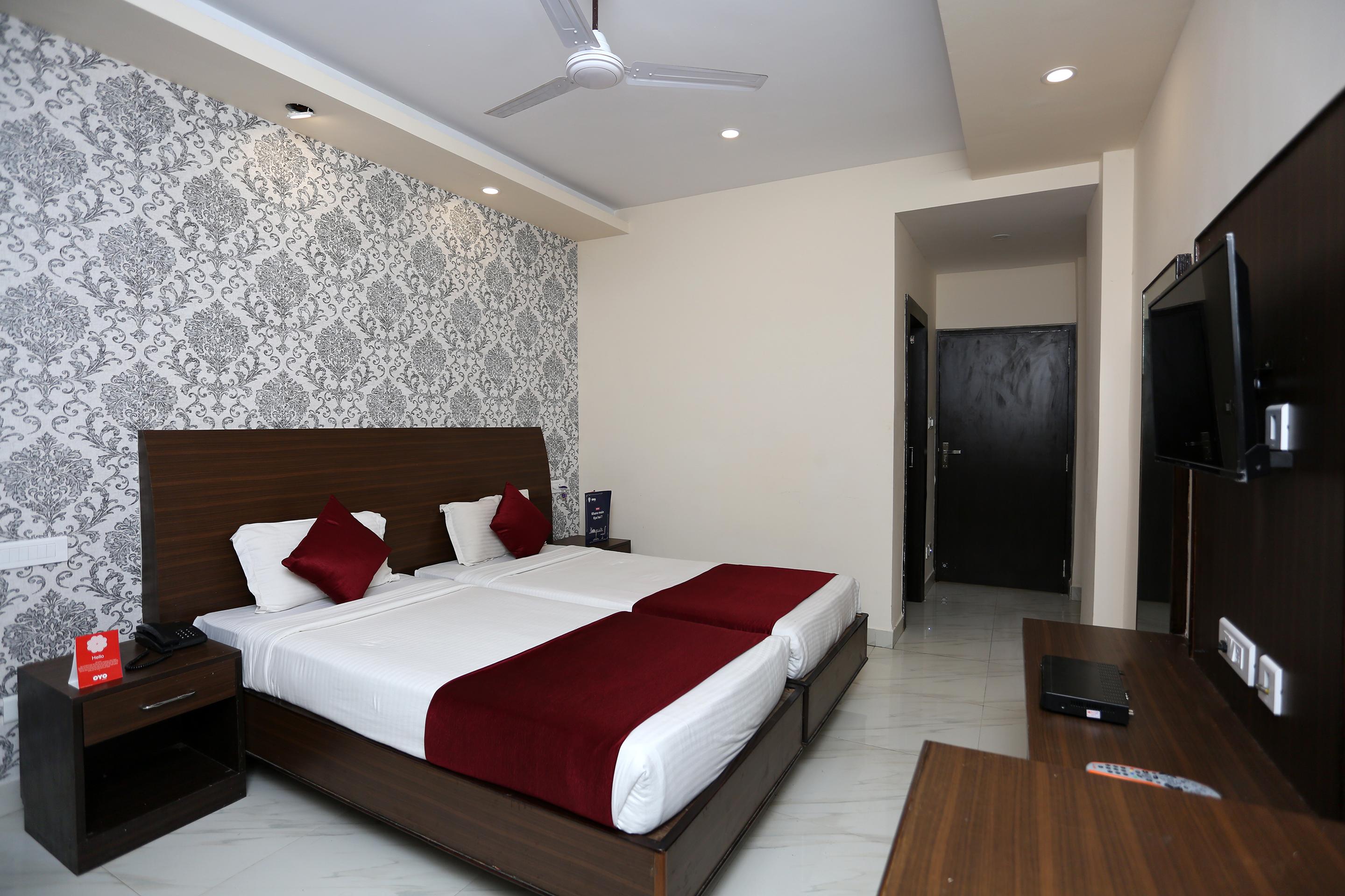Hotel Railview Μπουμπάνεσβαρ Εξωτερικό φωτογραφία