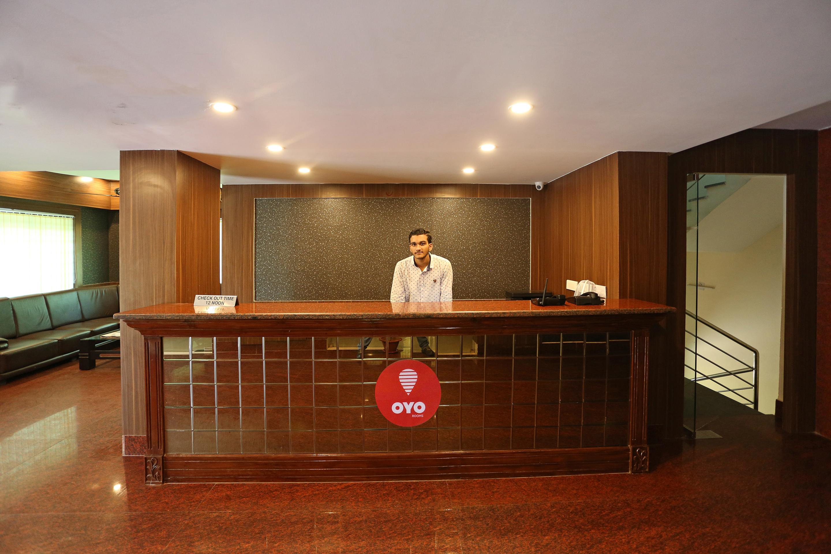 Hotel Railview Μπουμπάνεσβαρ Εξωτερικό φωτογραφία