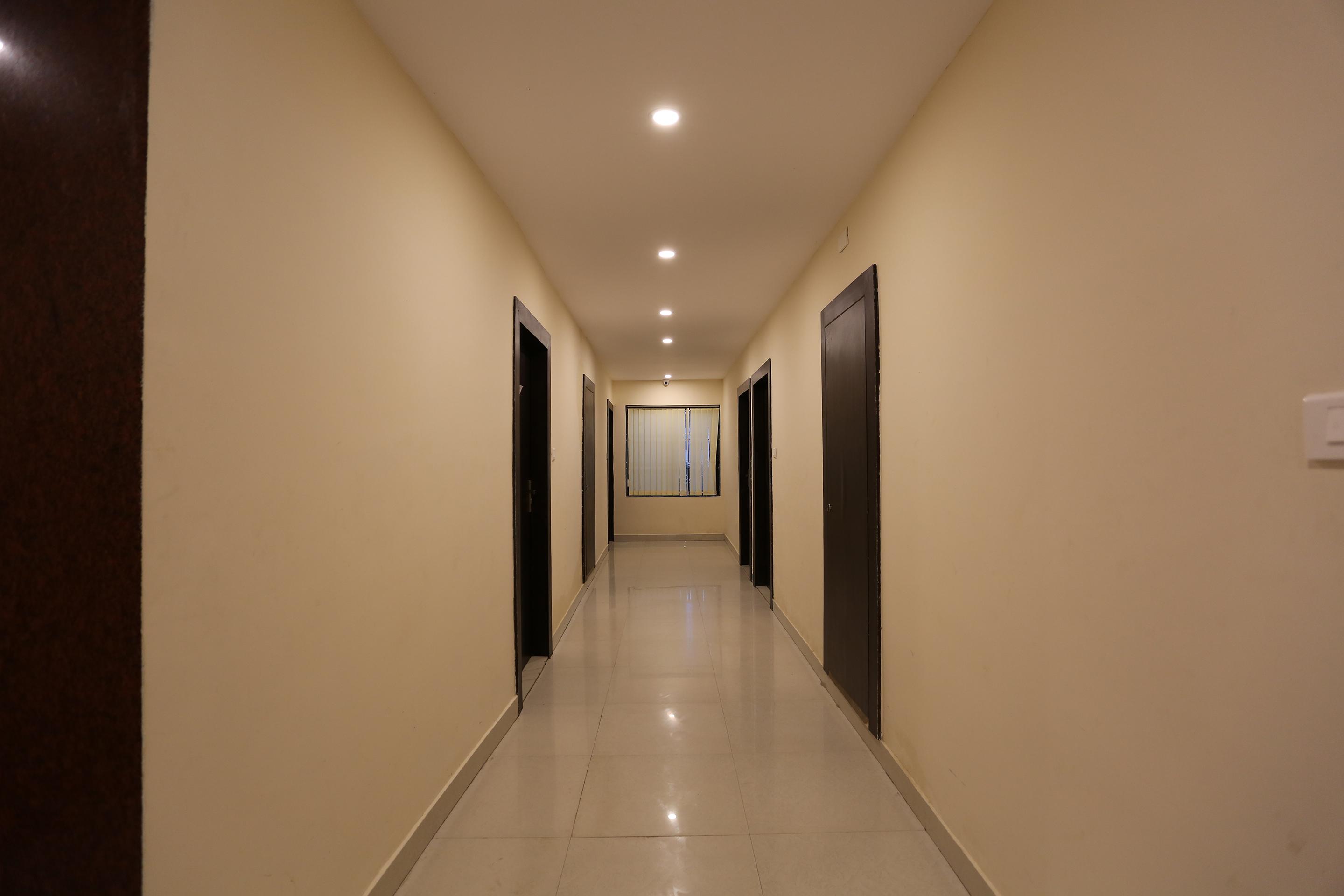 Hotel Railview Μπουμπάνεσβαρ Εξωτερικό φωτογραφία
