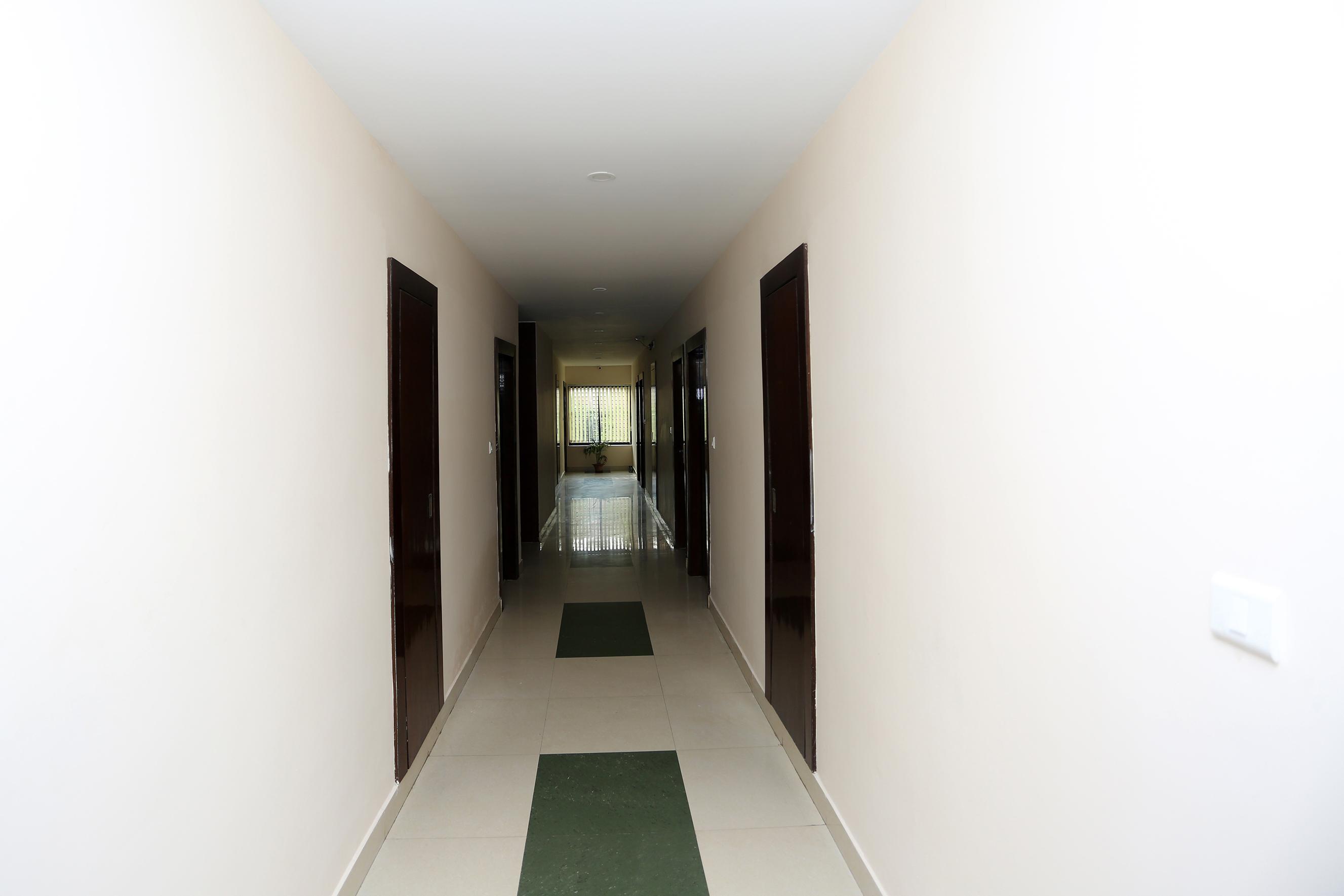 Hotel Railview Μπουμπάνεσβαρ Εξωτερικό φωτογραφία