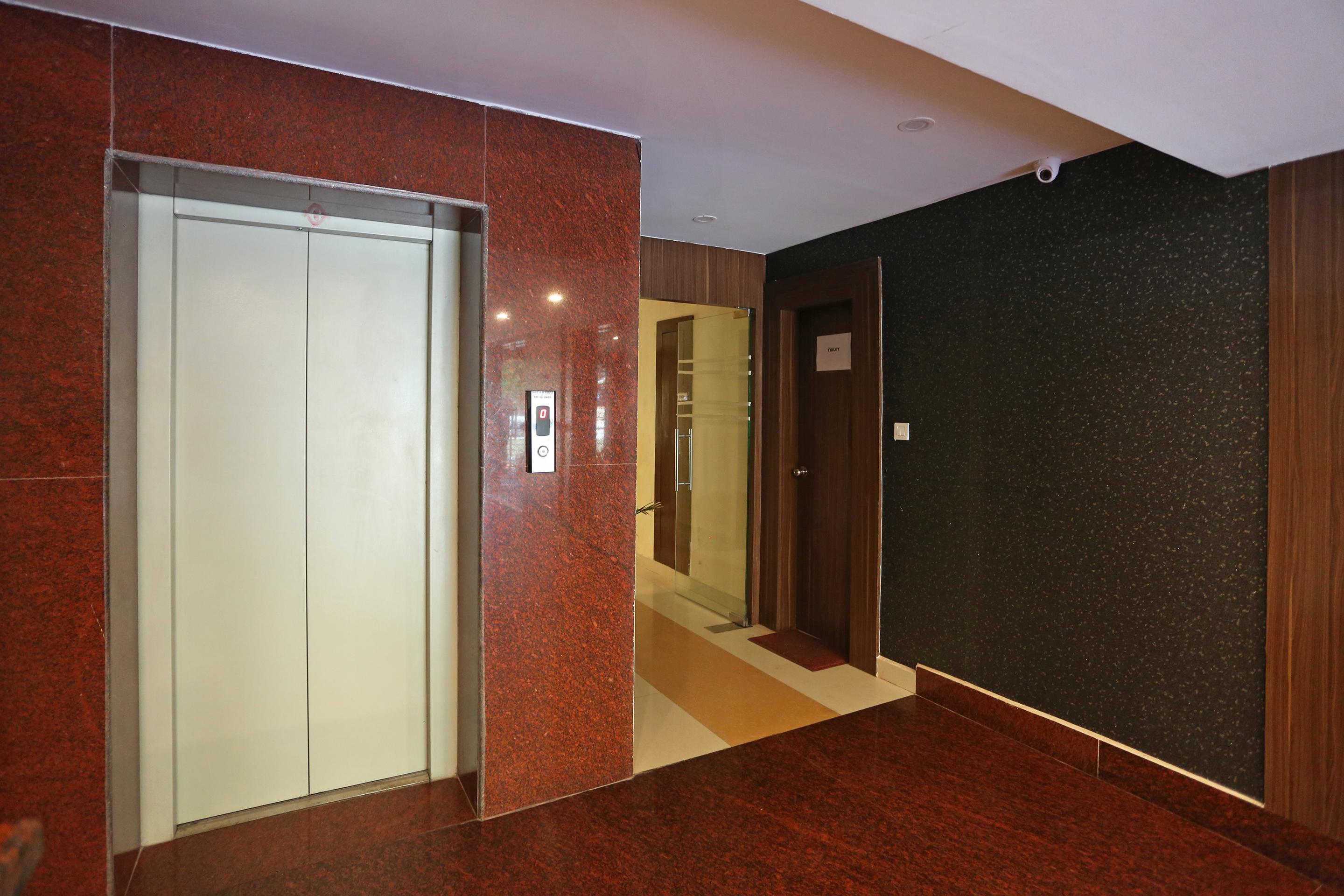 Hotel Railview Μπουμπάνεσβαρ Εξωτερικό φωτογραφία