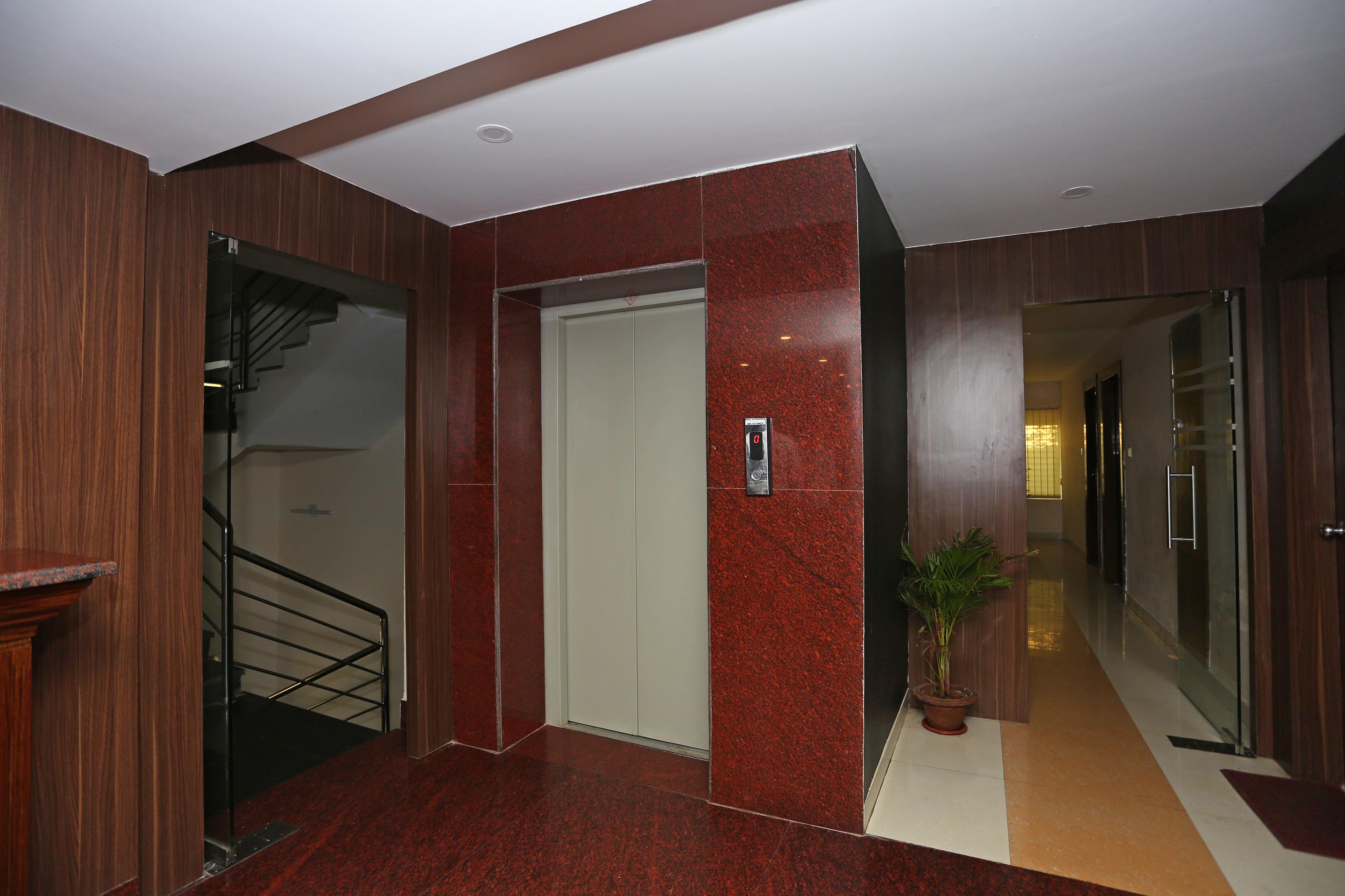 Hotel Railview Μπουμπάνεσβαρ Εξωτερικό φωτογραφία