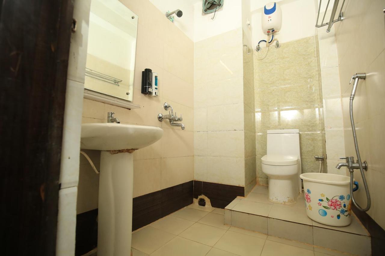 Hotel Railview Μπουμπάνεσβαρ Εξωτερικό φωτογραφία